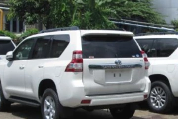 මැතිවරණයට මුදල් නැති වෙලාවේ ඇමතිවරුන්ට වාහන ආනයනය කළා ද ?