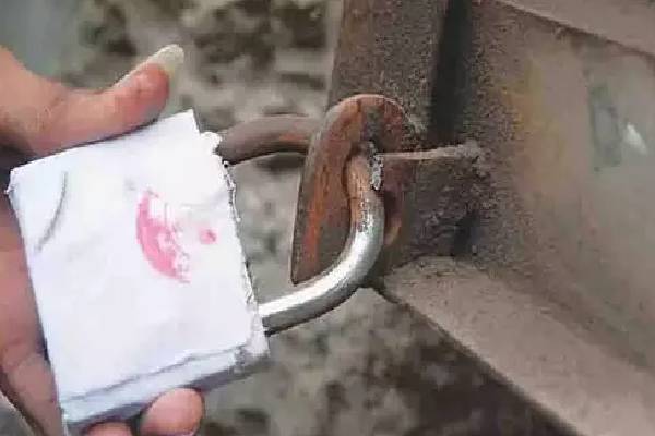 பண்ணையில் மறைத்து வைக்கப்பட்ட 12,000 கிலோ இறைச்சி ; விசாரணை தீவிரம் | 12 000 Kg Of Meat Found Hidden On Farm பண்ணையில் மறைத்து வைக்கப்பட்ட 12,000 கிலோ இறைச்சி ; விசாரணை தீவிரம் | 12 000 Kg Of Meat Found Hidden On Farm