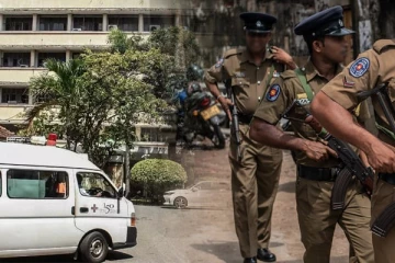 இசை நிகழ்ச்சி முடிந்து வீடு திரும்பிய குடும்பம் - 3 பிள்ளைகளுடன் தாயின் விபரீத செயல்