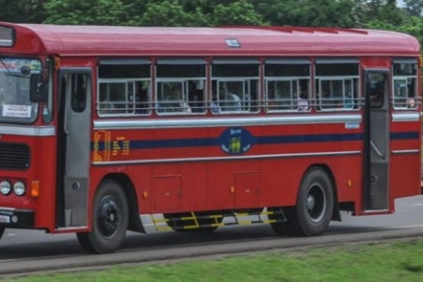 பேருந்து மீது மரம் விழுந்ததில் ஒருவர் பலி; 10 பேர் காயம் | One Dead 10 Injured After Tree Falls On Ctb Bus