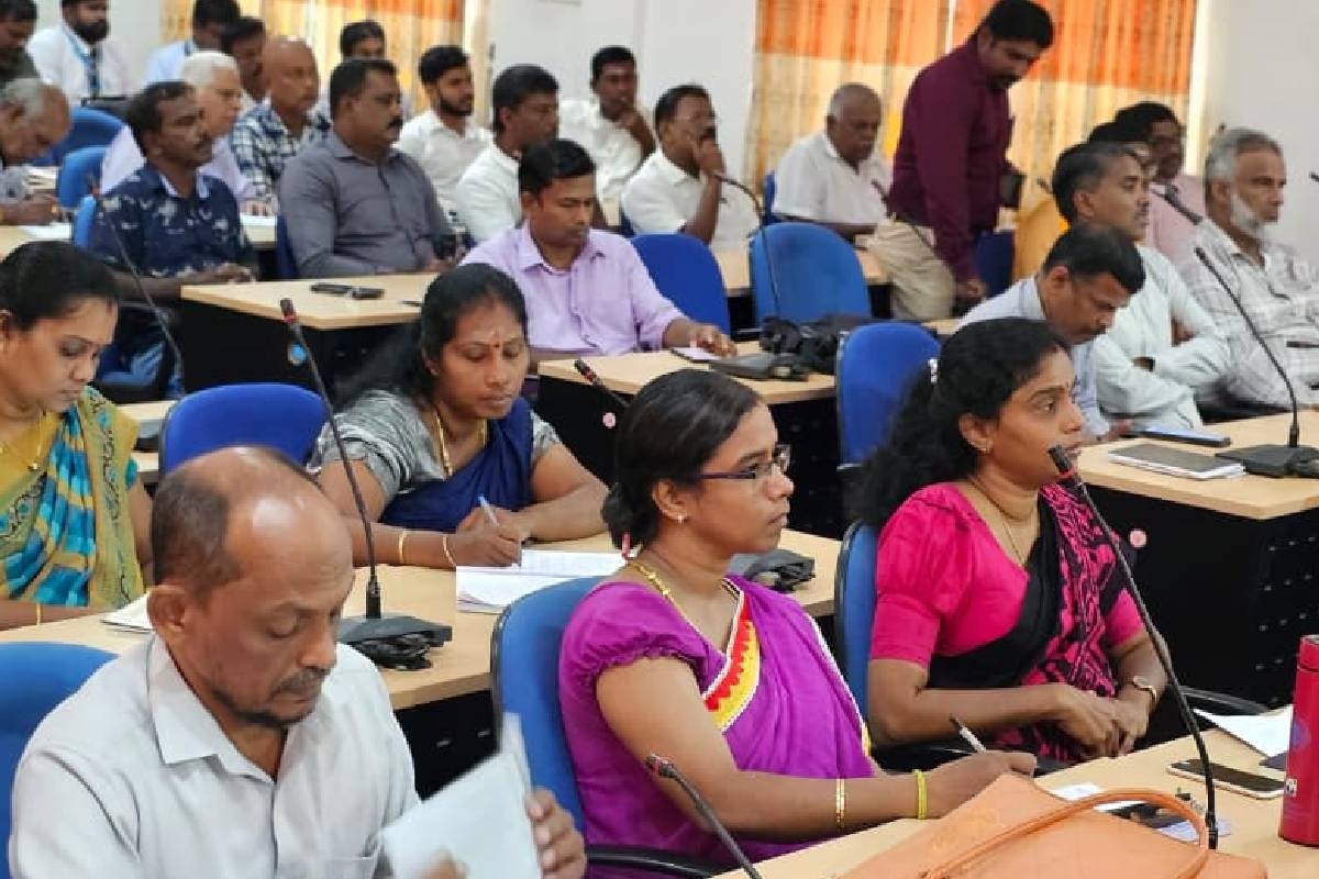 எங்கள் அரசு நீதித்துறையை சரியான முறையில் கட்டமைக்கும் - கந்தசாமி பிரபு எம் பி | Mp Prabhu Opposition Members In Panic Mode எங்கள் அரசு நீதித்துறையை சரியான முறையில் கட்டமைக்கும் - கந்தசாமி பிரபு எம் பி | Mp Prabhu Opposition Members In Panic Mode