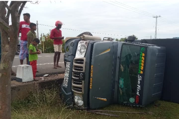 மன்னார் பிரதான பாலத்தில் விபத்து - ஒருவர் காயம்