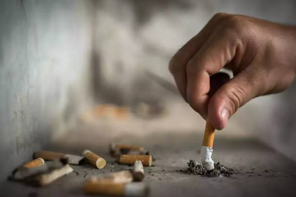 நியூசிலாந்தில் இளைஞர்களுக்கு விடுக்கப்பட்டுள்ள வாழ்நாள் தடை! | Cigarettes Life Ban For Youth In New Zealand Act