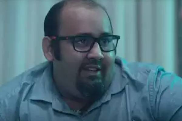 வீட்டில் மர்மமான முறையில் சடமாக கிடந்த நடிகை பிரதீப் கே விஜயன்.. அதிர்ச்சியில் திரையுலகம்.. | Actor Pradeep K Vijayan Passes Away Viral News