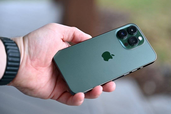 ஐபோன் 13 இப்படி ஒரு ஆஃபரா? உடனே மிஸ் பண்ணாம வாங்கிடுங்க...! | Apple Iphone 13 Gets Big Discount Offer