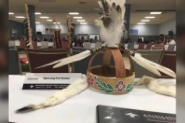 களவாடப்பட்ட கிரீடத்தை மீள ஒப்படைக்குமாறு கோரும் பழங்குடித் தலைவர்