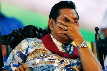 பலத்த இராணுவ பாதுகாப்புடன் வெளியேறிய மகிந்த! அலரி மாளிகைக்குள் சிக்குண்டுள்ள பணியாளர்கள்