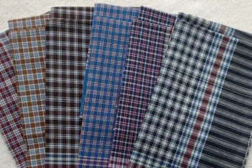 கைக்குட்டைகளை வைத்து கைவரிசையை காட்டிய பெண்கள்