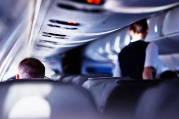 விமானத்தில் பெண் பயணிக்கு தொல்லை கொடுத்த இலங்கையர்!