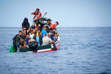 சட்டவிரோதமாக இந்தியாவிற்கு தப்பி செல்ல முயன்றவர்கள் கைது
