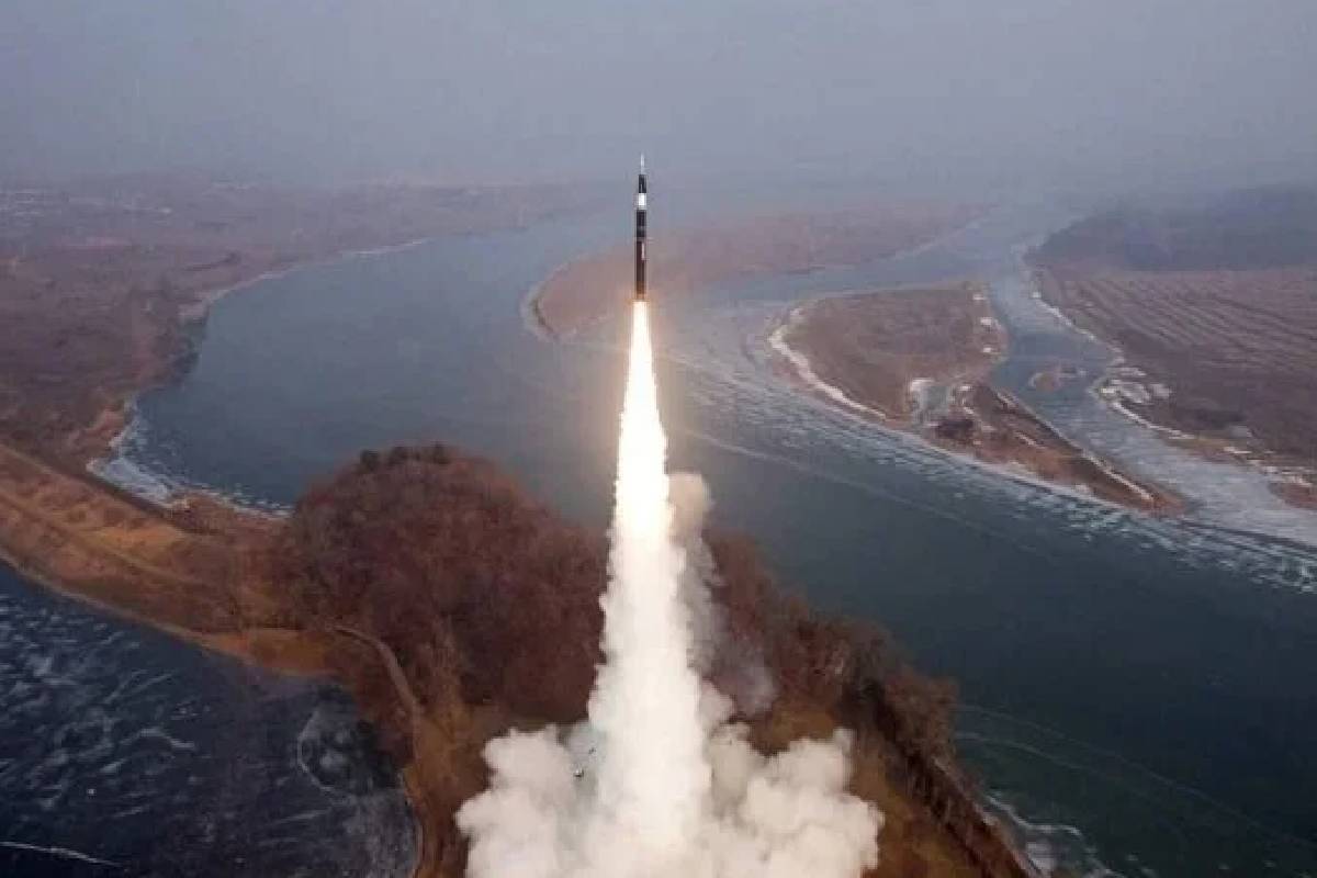 வடகொரியாவின் அதிரடி ; கிம் ஜாங் உன் கொடுத்த எச்சரிக்கை! | Response To Us South Korea Military Exercises