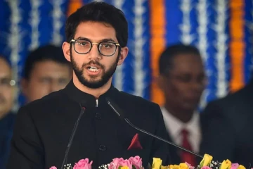 விரைவில் கொரோனா வைரஸின் 3வது அலை வீசும்- எச்சரிக்கை விடுத்த ஆதித்ய தாக்கரே