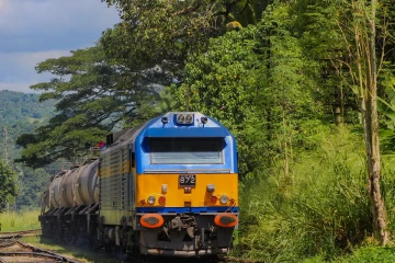 දුම්රියේ යන පාසල් සිසුන්ට හා මගීන්ට විශේෂ දැනුම්දීමක්
