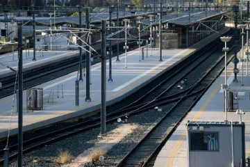 படகு மற்றும் ரயில் சேவைகளை மொத்தமாக நிறுத்திய ஐரோப்பிய நாடு