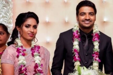 மகளுக்காக புடவை கட்டி அசத்தல் புகைப்படம் வெளியிட்ட நடிகர் சதீஷ்- செம கியூட் புகைப்படம்