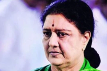 சசிகலா விலகியது ஏன் தெரியுமா? குடும்பத்தினர் சொன்ன அதிமுக்கிய தகவல்