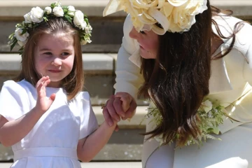 மேகன் தரையில் உட்கார்ந்து அழுததாக ஹரி கூறிய விடயம் உண்மையில்லை? : மேகனுடைய தையல் கலைஞரே கூறியுள்ள தகவல்