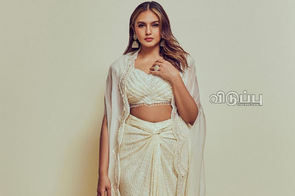 விருது விழாவில் முகம் சுளிக்க வைத்த 36 வயதான அஜித் பட நடிகை!! வைரலாகும் வீடியோ.. | Huma Qureshi Latest Glamour Video Viral