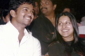 மனைவி சங்கீதாவுக்கு நடிகர் விஜய் கோடியில் கொடுத்த பரிசு!! வைரலாகும் வீடியோ..