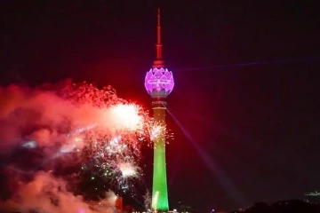 வர்ணங்களால் ஜொலிக்கும் தாமரை கோபுரம் - இருண்ட வாழ்க்கையை நோக்கி இலங்கை மக்கள்! அனுரகுமார சாடல்