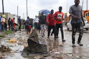 ஆப்பிரிக்க நாடொன்றை மொத்தமாக புரட்டிப்போட்ட சம்பவம்... 400 கடந்த இறப்பு எண்ணிக்கை