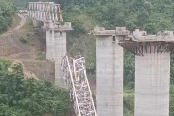 ரயில் பாலம் இடிந்து விழுந்ததில் 17 பேர் உயிரிழப்பு | 17 People Lost Their Lives Railway Bridge Collapse