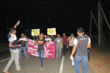 காலிமுகத்திடல் தாக்குதலை கண்டித்து கிழக்கு பல்கலைக்கழக மாணவர்கள் ஆர்ப்பாட்டம் (Photos)