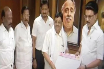 திமுகவில் இணைந்த அதிமுக முன்னாள் எம்பி மைத்ரேயன் - ஒரே மாதத்தில் 3 பேர்!