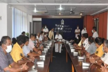 கடற்தொழிலாளர்களுடன் கலந்துரையாடலில் ஈடுபட்ட டக்ளஸ்
