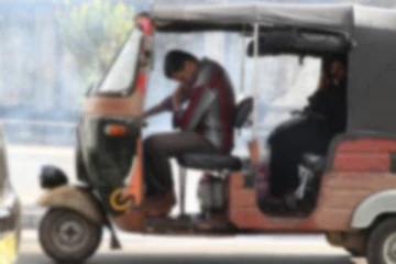 அமெரிக்க பெண்ணிடம் தகாத முறையில் நடக்க முயன்ற முச்சக்கரவண்டி சாரதி