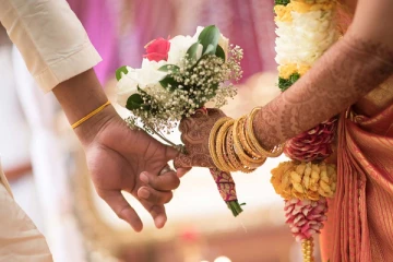 திருமணநாளை மறந்த கணவனை ஆள் வைத்து அடித்து உதைத்த மனைவி!