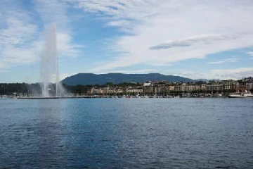 வெளிநாட்டவர்களுக்கு சுவிட்சர்லாந்தில் உரிமைகள்: முடிவு செய்ய விரும்பும் சுவிஸ் மாகாணம்