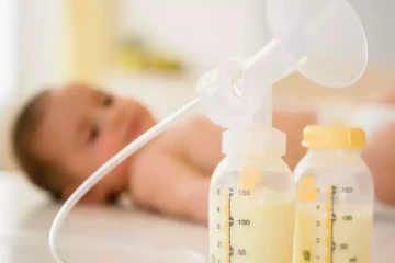 ஓர் ஆண்டில் 55,000 மில்லிலீட்டர் தாய்ப்பால் தானம்; சாதனை படைத்த தமிழகப் பெண்!