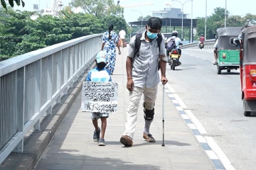 குடும்ப பொறுப்பை ஏற்ற 5 வயது சிறுவன்