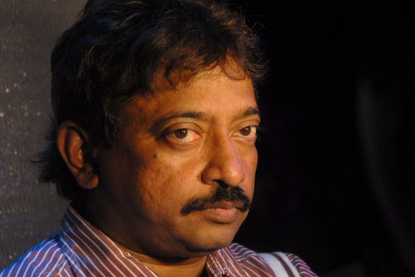 நடிகையின் காலை முத்தமிட்ட நடிகர் சூர்யா பட இயக்குனர் | Ram Gopal Kissed Actress Feet