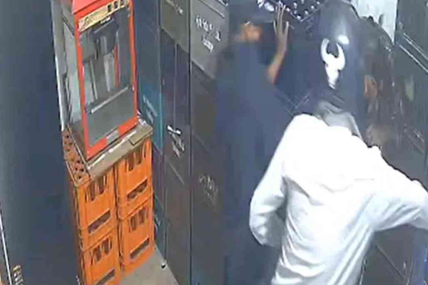 மட்டக்களப்பில் மதுபானசாலையில் முகாமையாளருக்கு நடந்தேறிய கொடூரம் ; விசாரணைகள் தீவிரம் | Brutal Attack On Manager At Liquor Shop