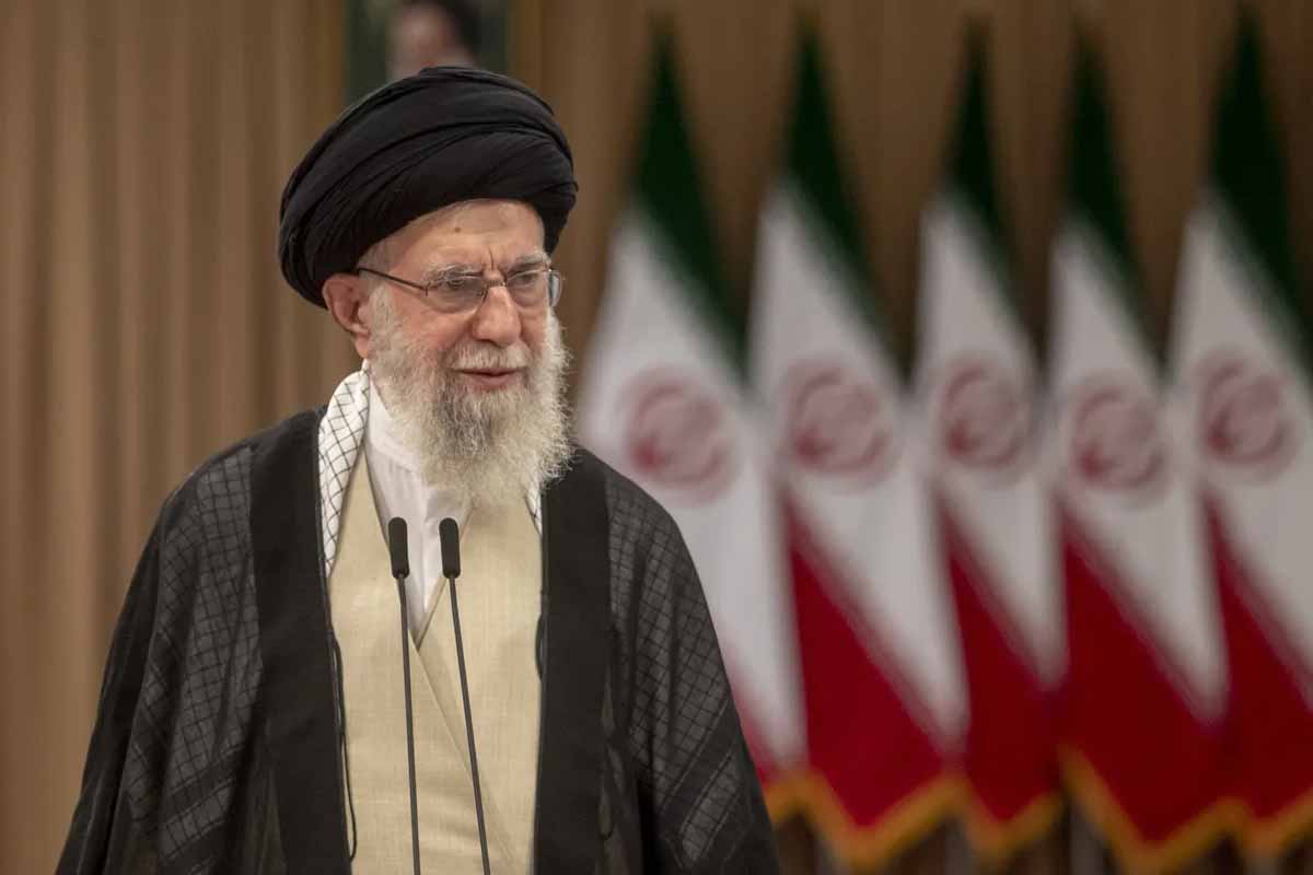ஈரான் உச்ச தலைவர் அலி காமெனி குடும்பத்துடன் கொல்லப்பட்டார் | Iran Confirms Supreme Leader Ali Khamenei Death