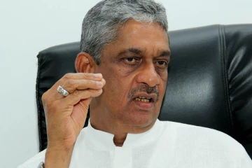 மக்கள் விரும்பும் விதத்தில் தலைவர்கள் நடந்து கொள்ள வேண்டும்: சரத் பொன்சேகா