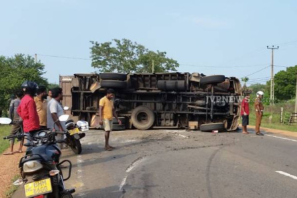 வவுனியாவில் பயங்கர விபத்து சம்பவம்: ஒருவர் வைத்தியசாலையில் அனுமதி! | Vavuniya Accident One Person Injured Hospital