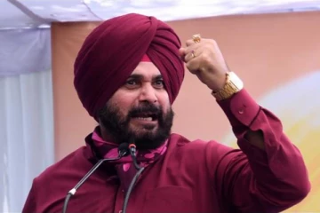 முன்னாள் கிரிக்கெட் வீரரும் காங்கிரஸ் கட்சி தலைவருமான நவ்ஜோத் சிங் சித்துவுக்கு ஓராண்டு சிறை - உச்சநீதிமன்றம் அதிரடி