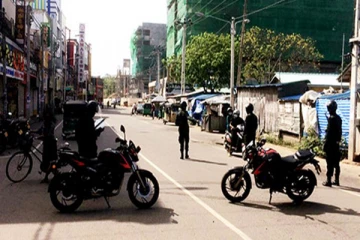 யாழ். நகரில் விடுதிகள் சுற்றிவளைப்பு: 9 பெண்கள் உட்பட 18 பேர் கைது