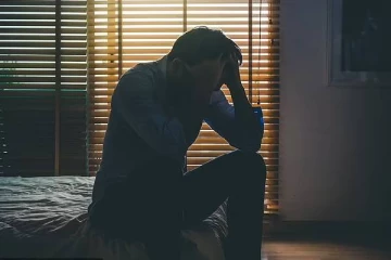 மனைவியின் அறுவைசிகிச்சை பிரசவம்: 5,000 கோடி ரூபாய் இழப்பீடு கேட்டு வழக்கு தொடர்ந்த நபர்