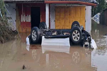 சீர்குழைந்து போன பொலன்னறுவையின் பகுதிகள் ; பல வீதிகள் நீரில்