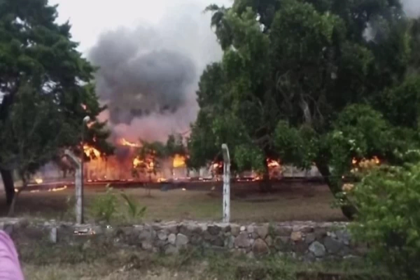 கிளிநொச்சியில் பதற்றம்; இராணுவ முகாமில் தீப்பரவல்! | Tension In Kilinochchi Fire In The Military Camp