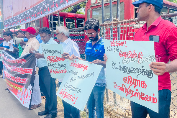 காலிமுகத்திடல் தாக்குதலுக்கு எதிர்ப்பு தெரிவித்து நாட்டின் பல பகுதிகளில் போராட்டம் (Photos) | Nationwide Protests Against The Khalimagut Attack