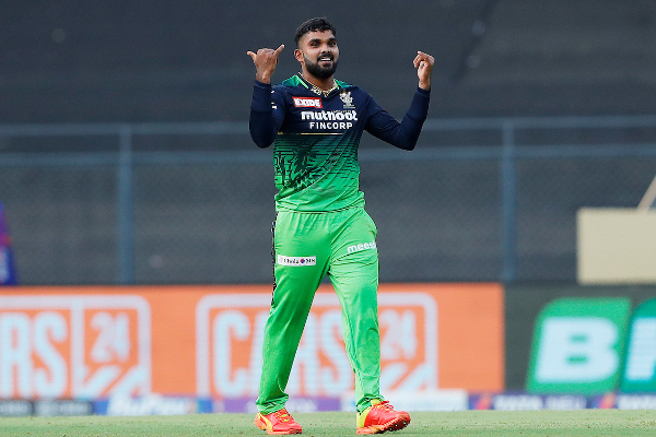 ஐபிஎல்லில் நட்சத்திரமாக ஜொலிக்கும் இலங்கை வீரர்! | Ipl 2022 Wanindu Hasaranga Srh Rcb Take Wickets
