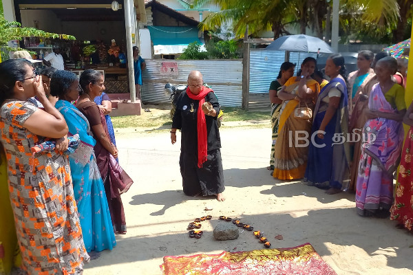 இந்தத் தேங்காய் சிதறியது போன்று எனது கணவனை கடத்தியவர்களும் சிதறுவார்கள் | Sri Lanka Journalist Prageeth Eknaligoda Missing