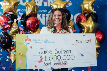 வேலையை விட முடிவு செய்த நேரத்தில் வாங்கிய லொட்டரி: கோடீஸ்வரியாகியுள்ள கனேடிய பெண்