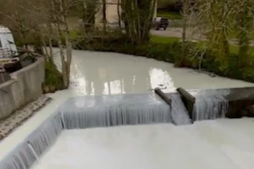 இங்கிலாந்தில் பாலாறாக மாறிய டுலைஸ் ஆறு!