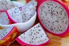 கொழுப்புகளை கரைக்கும் டிராகன் பழம்! யார் யாரெல்லாம் சாப்பிடலாம் தெரியுமா?